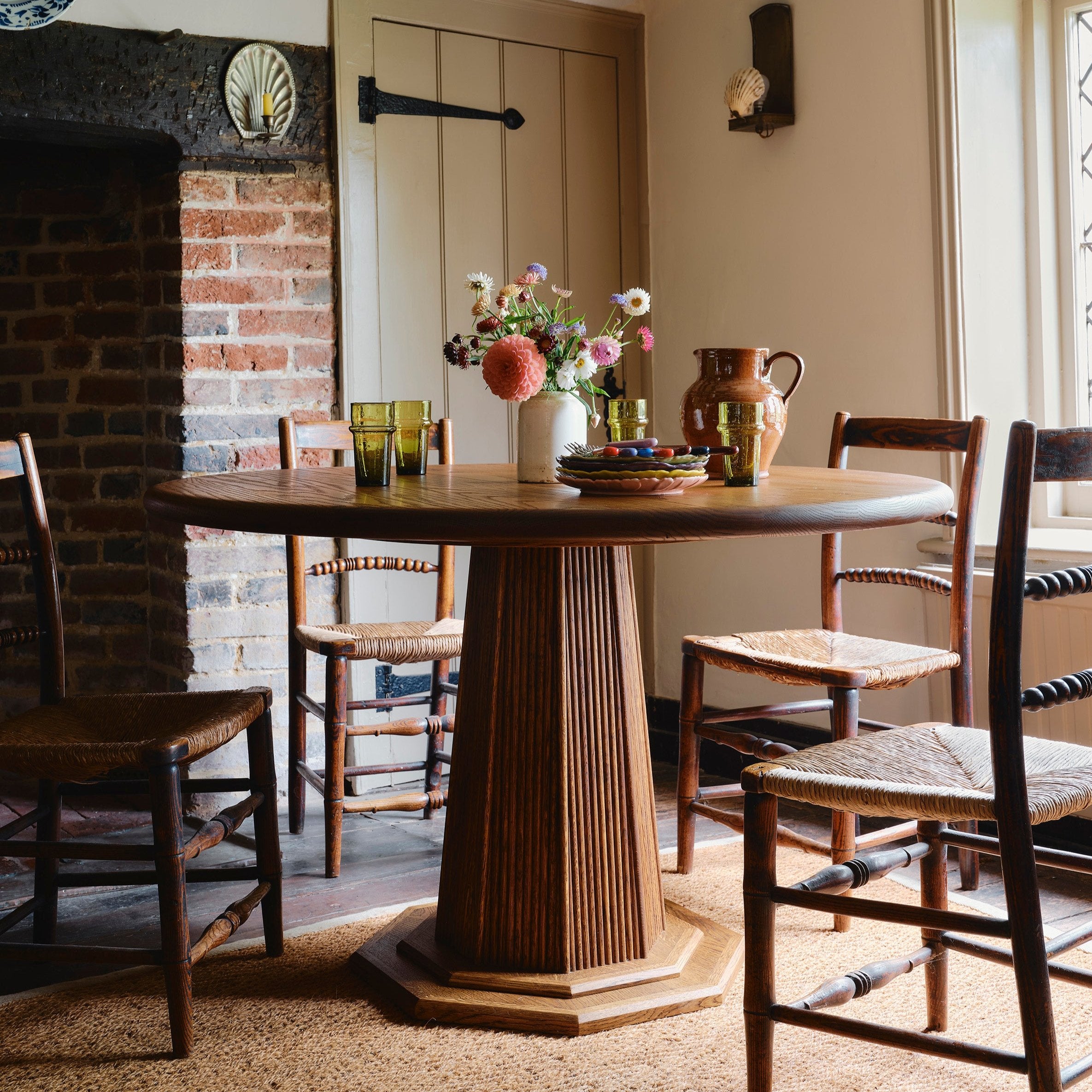 Vesta Reeded Pedestal Dining Table – ALFRED NEWALL